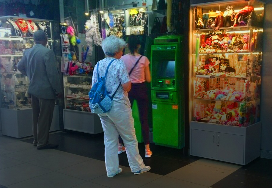 Зачем в магазинах устанавливают банкоматы. Версия владельца магазина