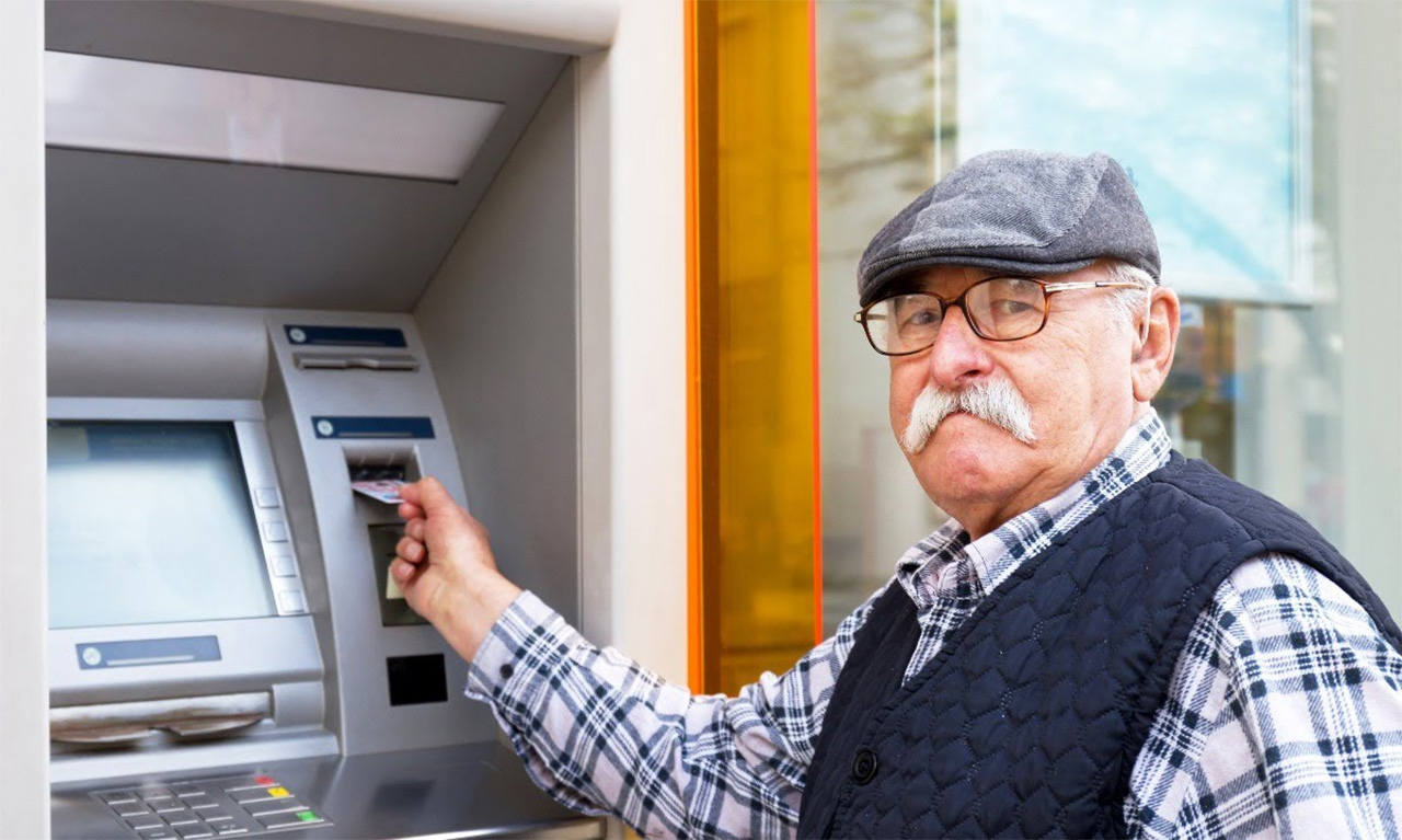 Почему отличается дата выплаты пенсии при получении на почте и в банке?