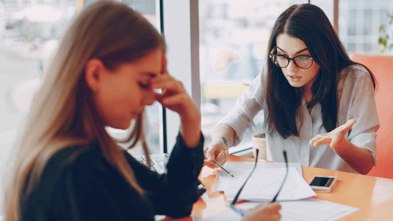 За что банк может заблокировать счёт — 12 признаков подозрительных операций