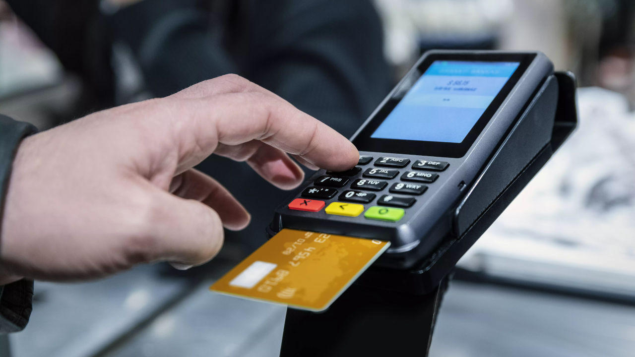 Почему карты «Мир» готовятся к отказу от контактного чипа — и зачем это нужно